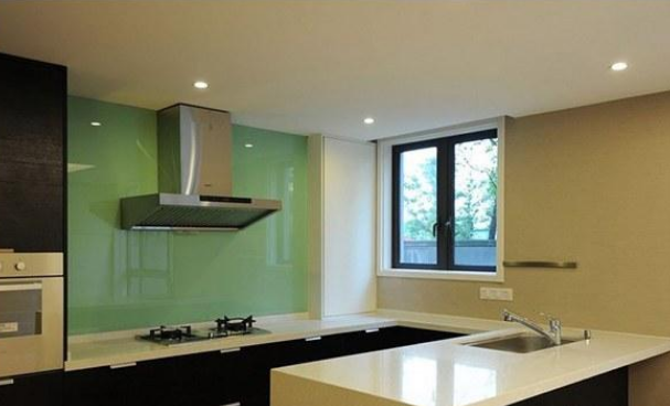 厨房墙面装修材料除了瓷砖,还可以选择什么材料？}